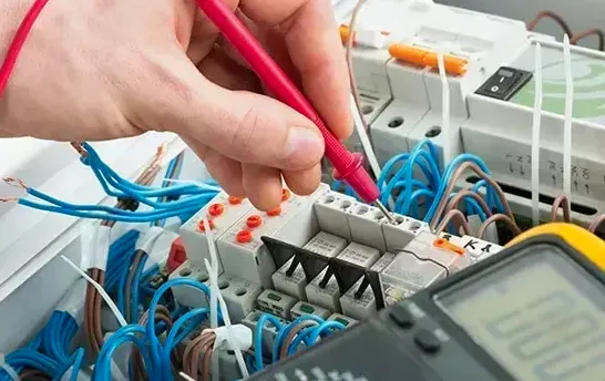 Professional electrician in Welling